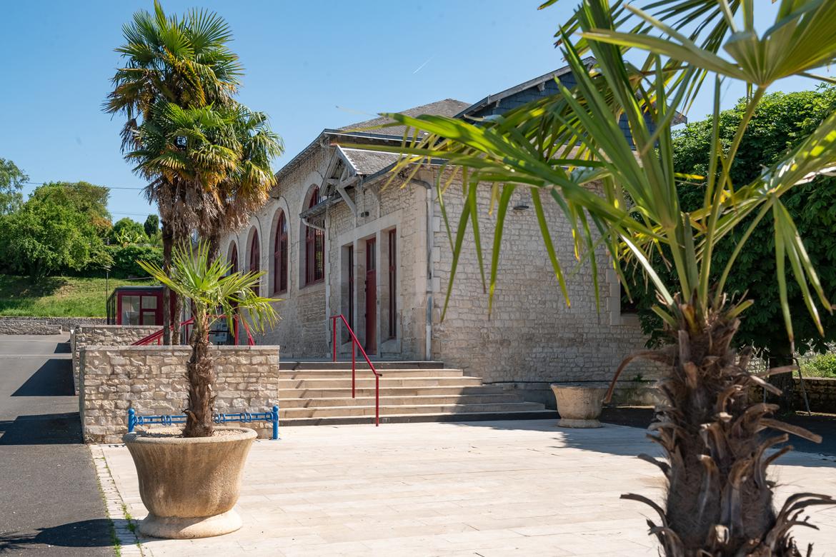 Le champ de foire et les halles